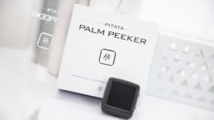 Palm Peeker by PITATA MAGIC